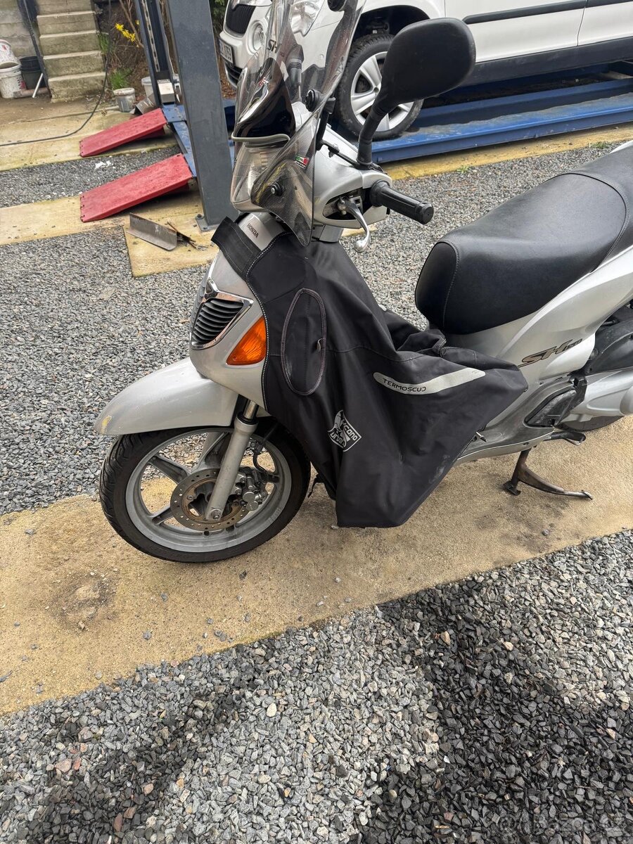 Skútr HONDA SH 150 - 7