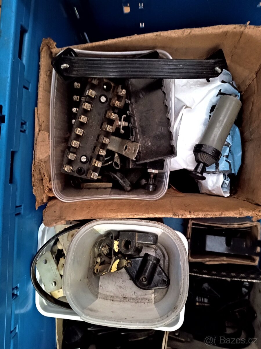 Trabant 601, díly interiéru, kličky, poutka, spínače - 7