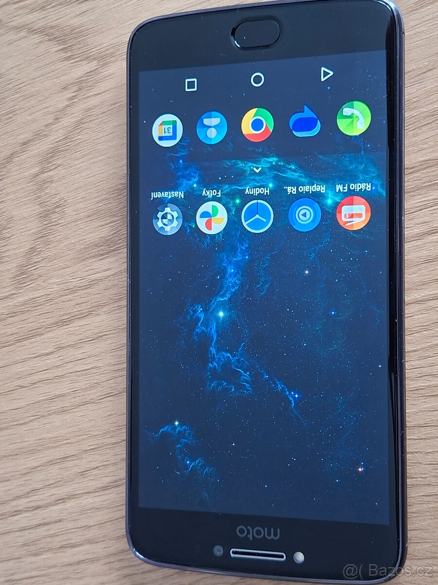 Mobilní telefon Motorola Moto E4 Plus - 7