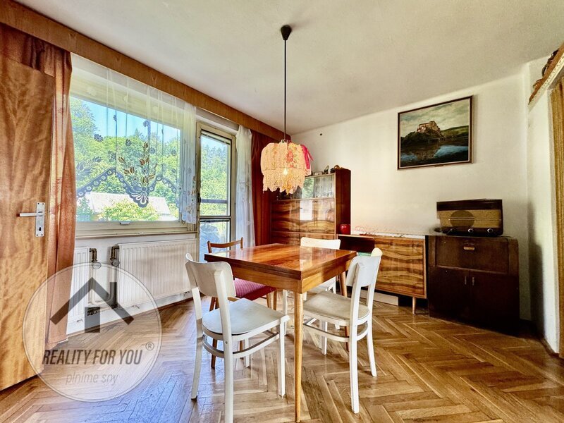 Prodej prostorného řadového domu s dispozicí 5+2 v Rovensko - 7