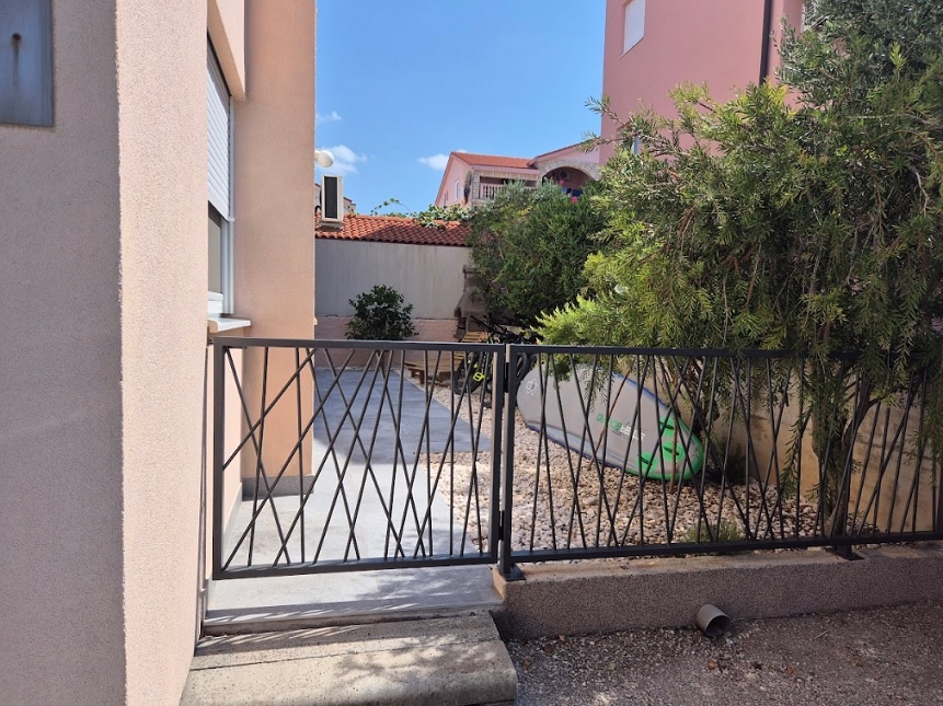 ☀NOVALJA (HR) - 2-izbový byt 45 m2 na prízemí so záhradou - 7