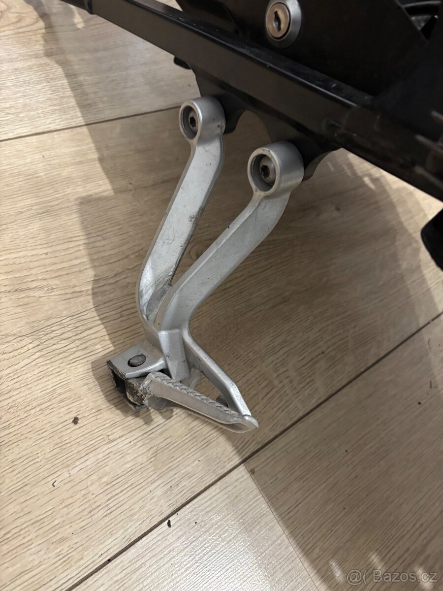 Podsedadlovy ram a plast na Suzuki Gsxr 1000 03-04 - 7