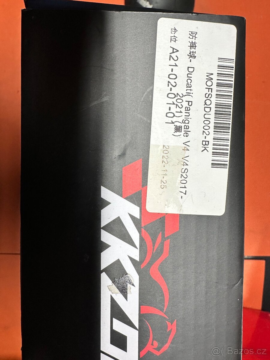 Ducati Panigale v4 padáky padací protektory crash bobbins - 7