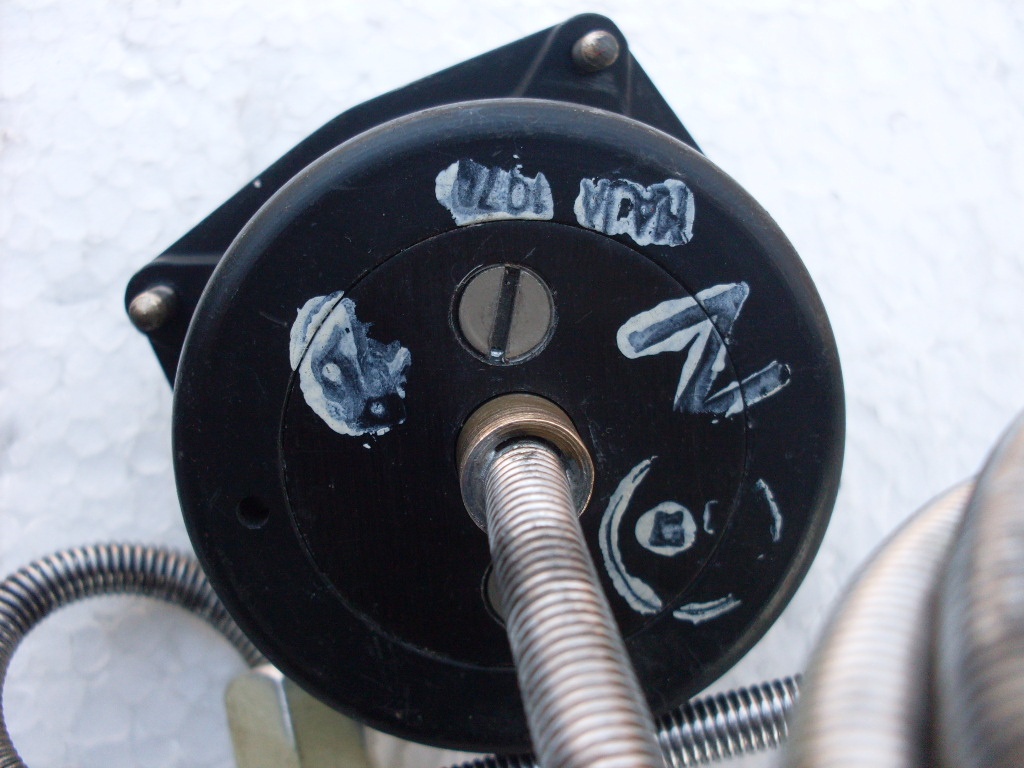 Prodám budík teploměru a tlaku oleje - 7