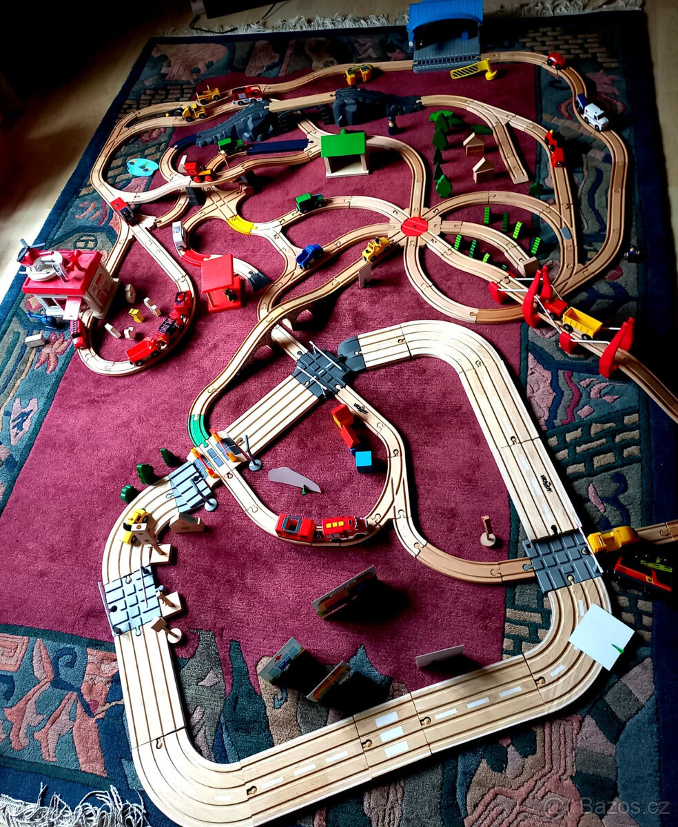 Dřevěné koleje, vláčky, domečky... komplet - 7