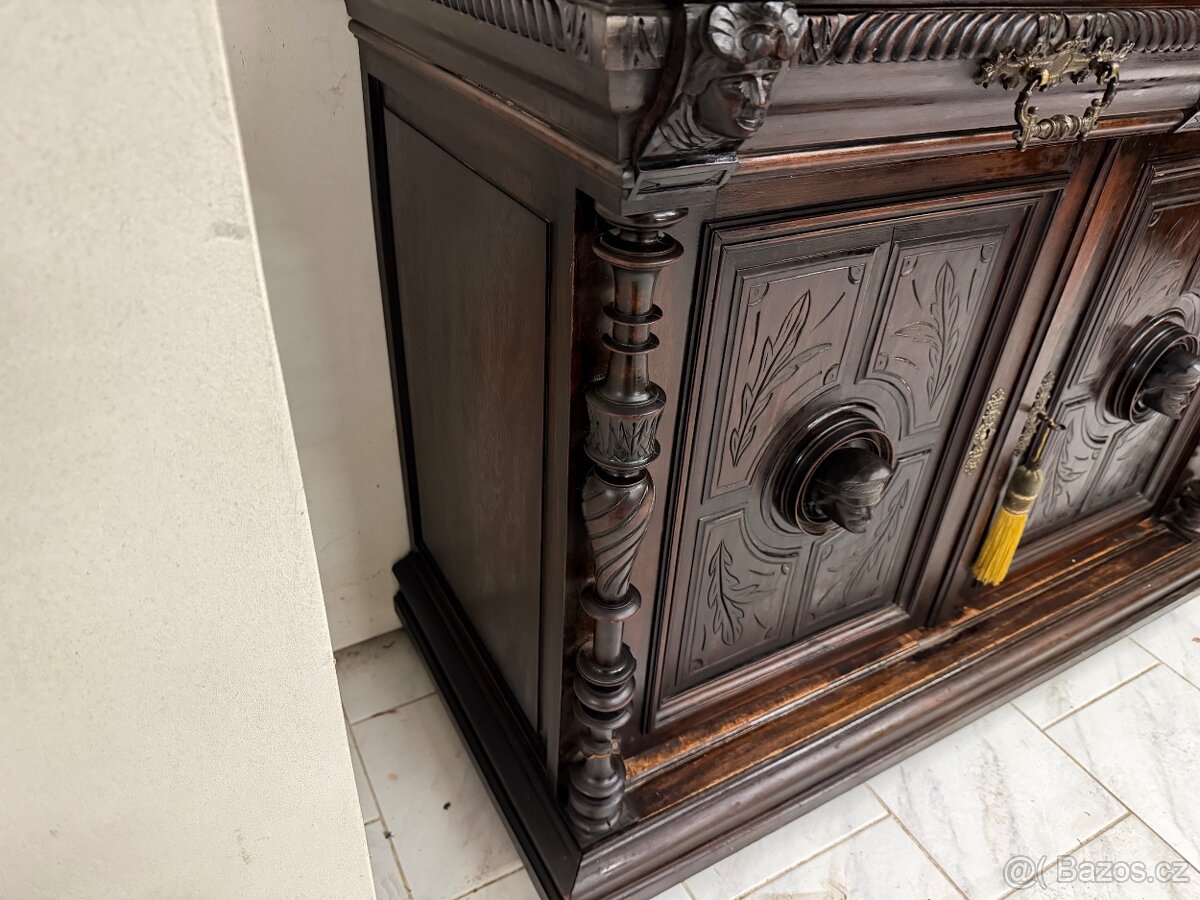 Starožitné skříně Henri II. - 7