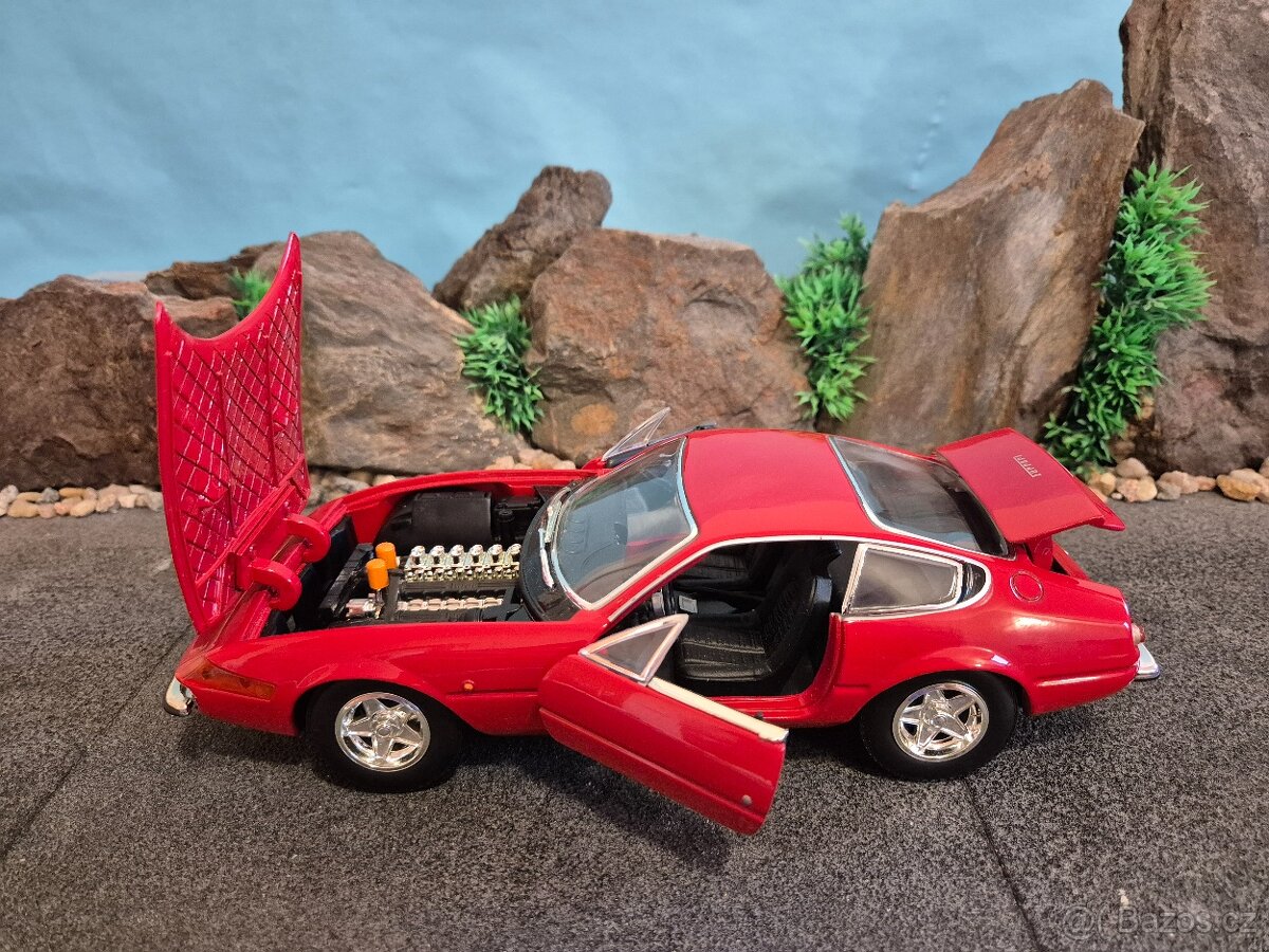 Prodám model 1:18 Ferrari 365GTB/4 - 7