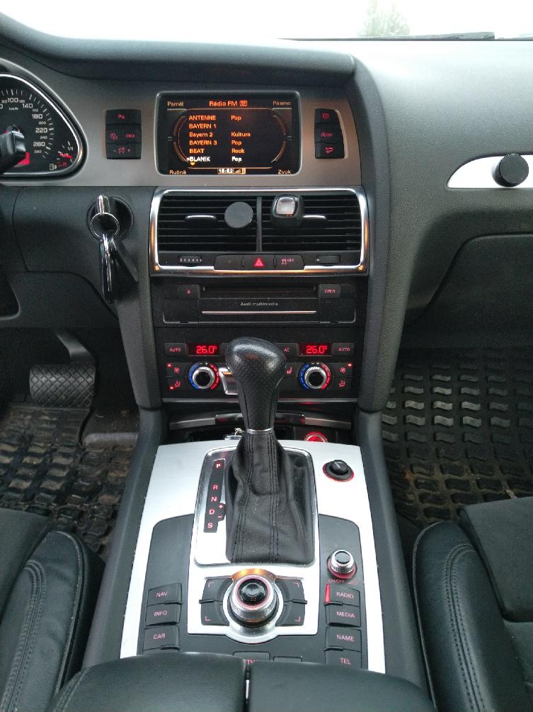 prodám Q7 S-line automat nez.top.na DO - 7