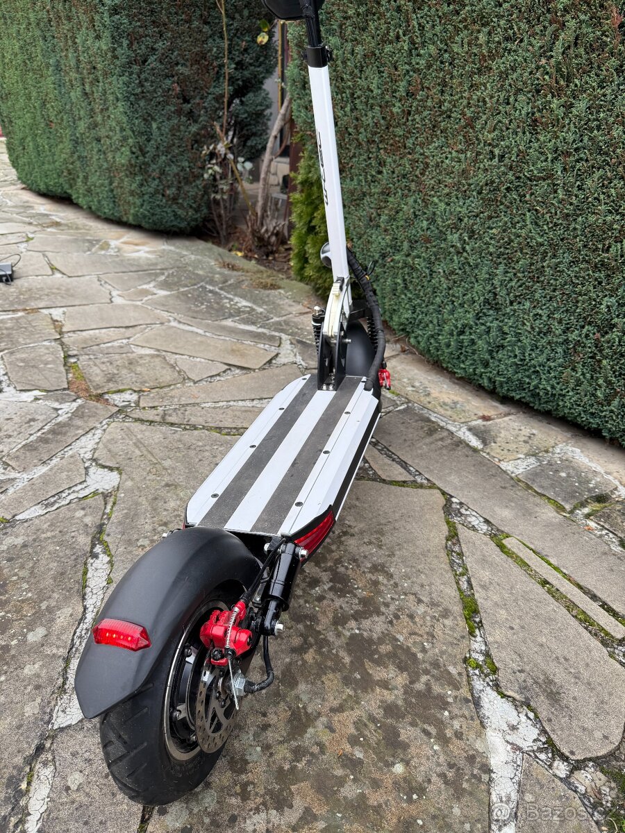 Elektrická koloběžka W-TEC Tenmark II 500W 10" - 7