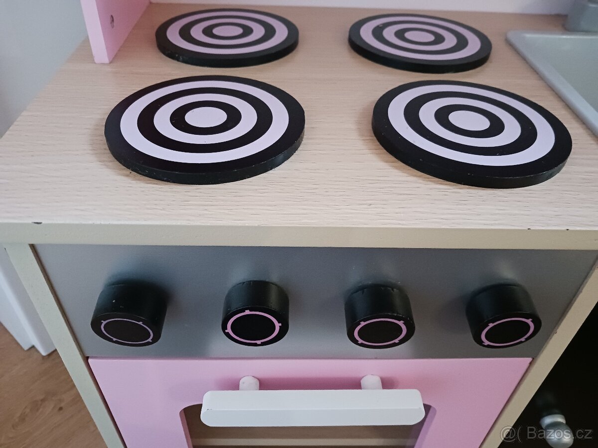 Dřevěná růžová kuchyňka - 7