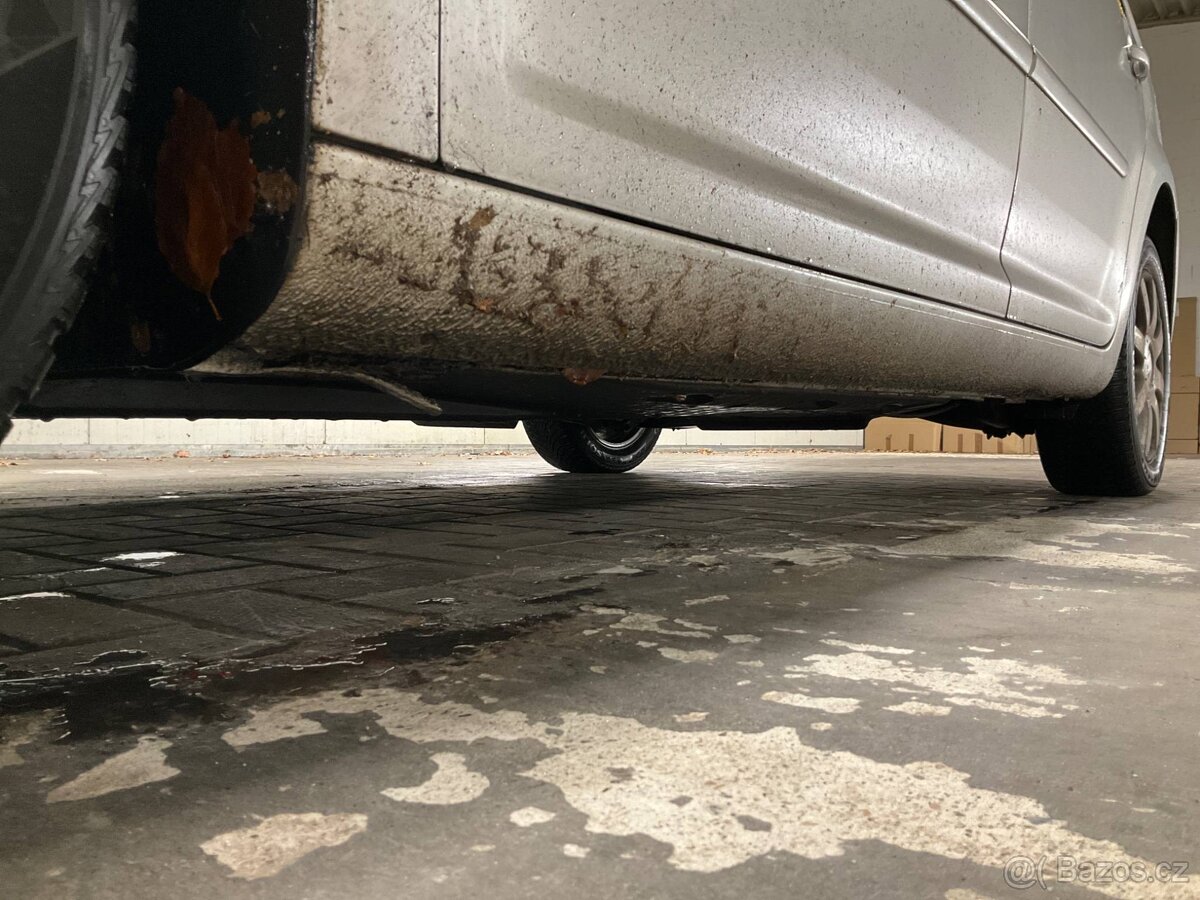 VW Touran 2.0TDI 103kW Highline 7.míst,bez koroze,tažné - 7