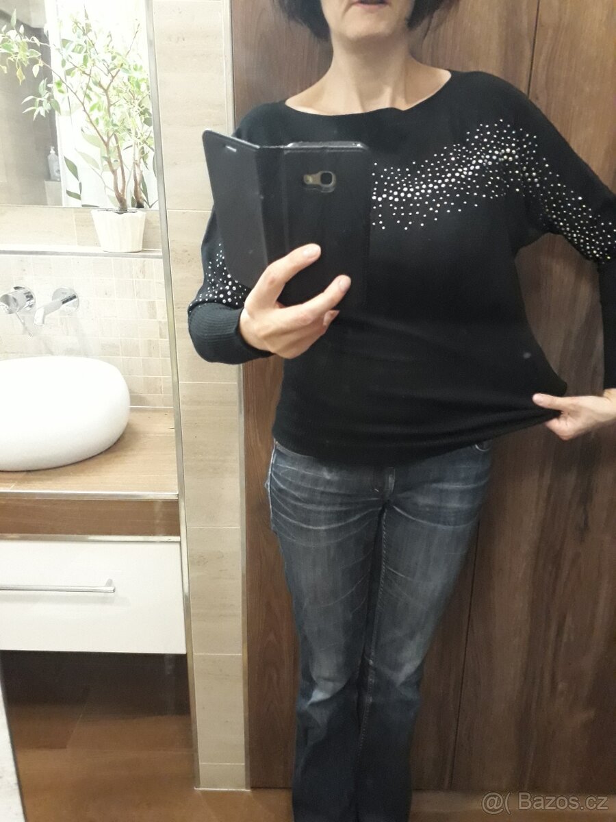 Příjemný efektni svetr vel.38 - 7