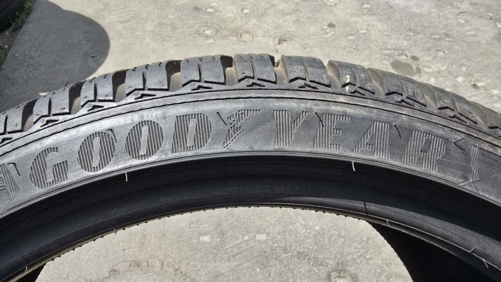 Zimní pneu 225/40/18 Good Year - 7