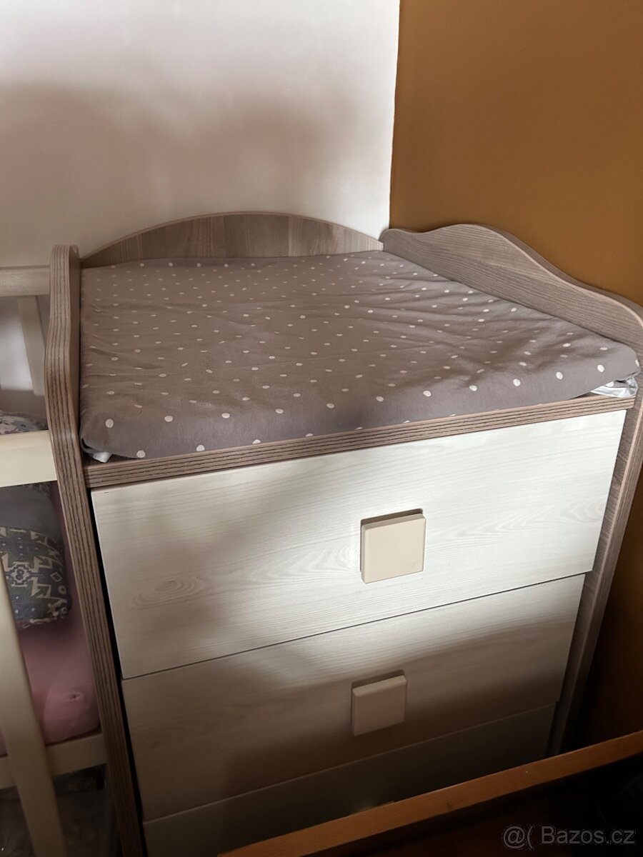 Dětská postýlka s přebalovacím pultem - 7