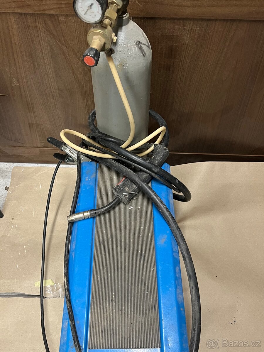 Svářečka CO2 - 7
