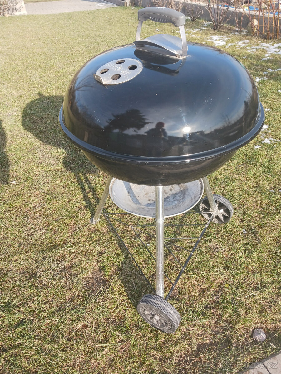 Gril Weber na dřevěné uhlí - 7