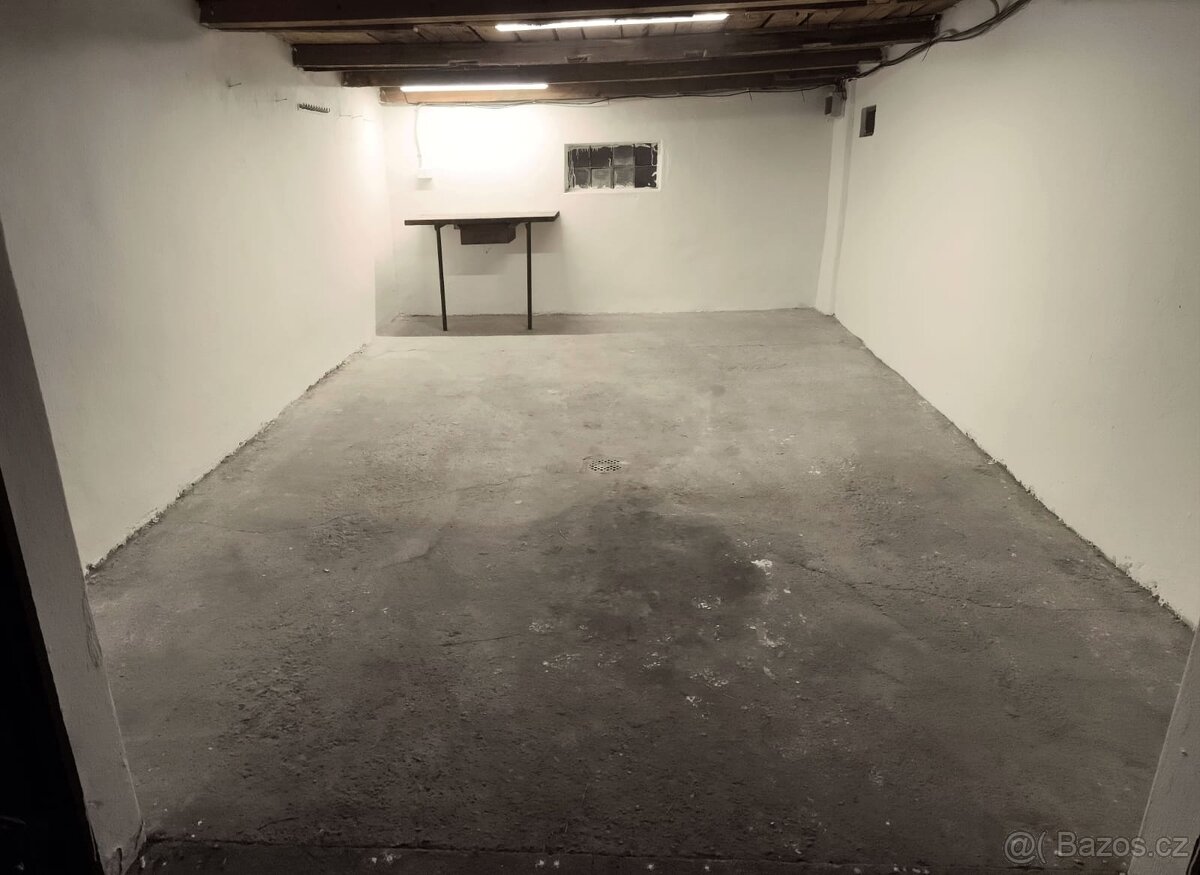 Pronájem 2garáž + elektřina - 7