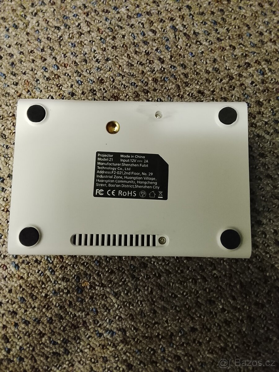 Prodám malý ale šikovný projektor - 7