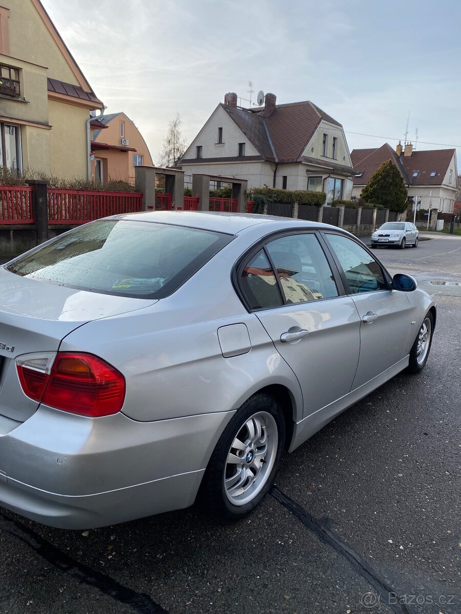 BMW E90 318d - 7