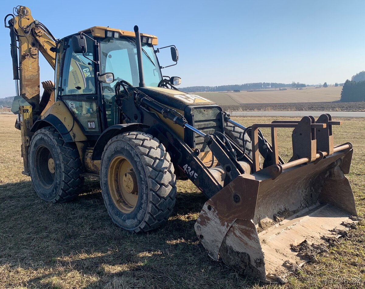 Kolový traktor-bagr Caterpillar 434E - 7