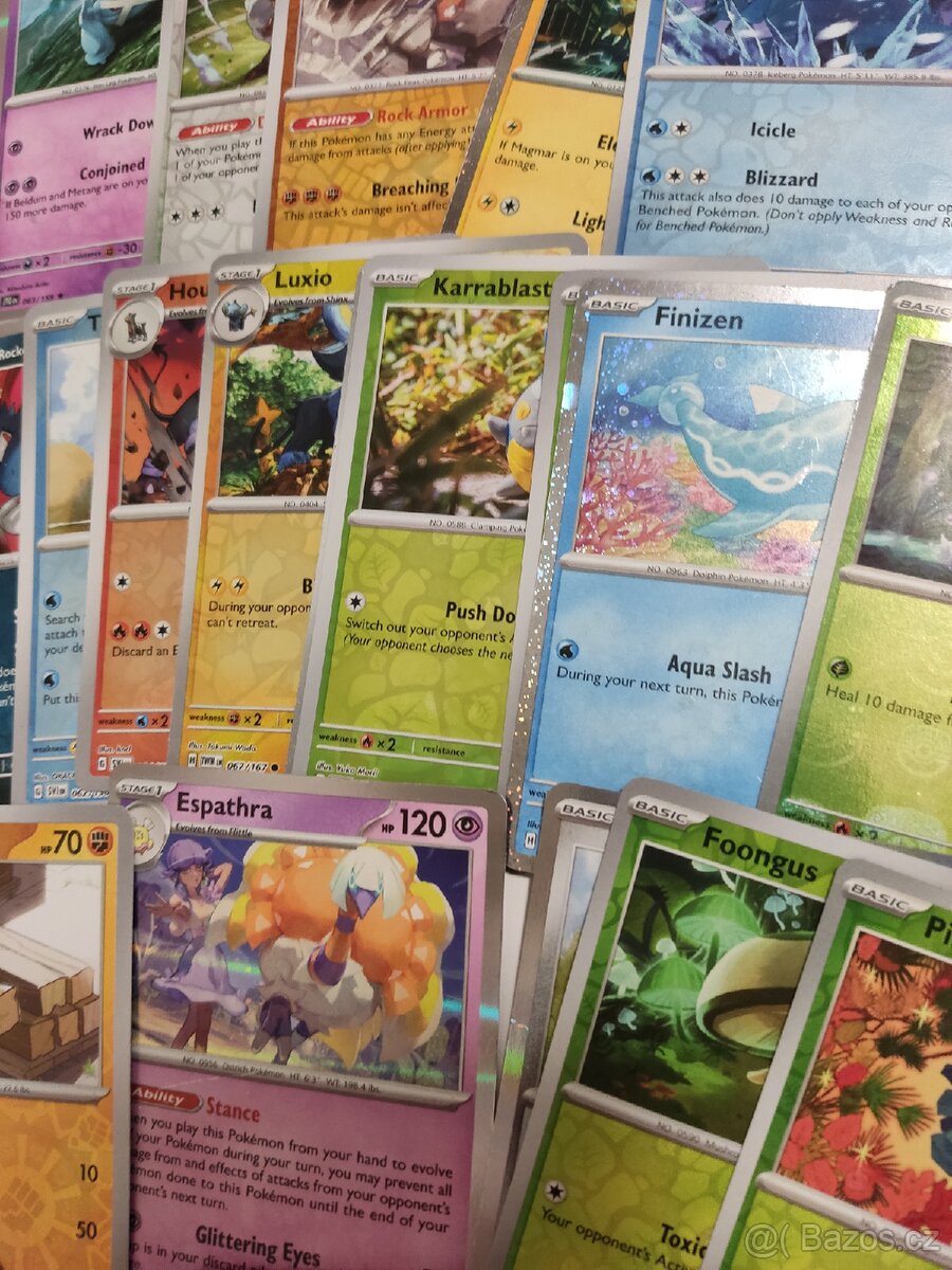 Prodám kartičky Pokémon 561kusu plus funko cena 1000 - 7
