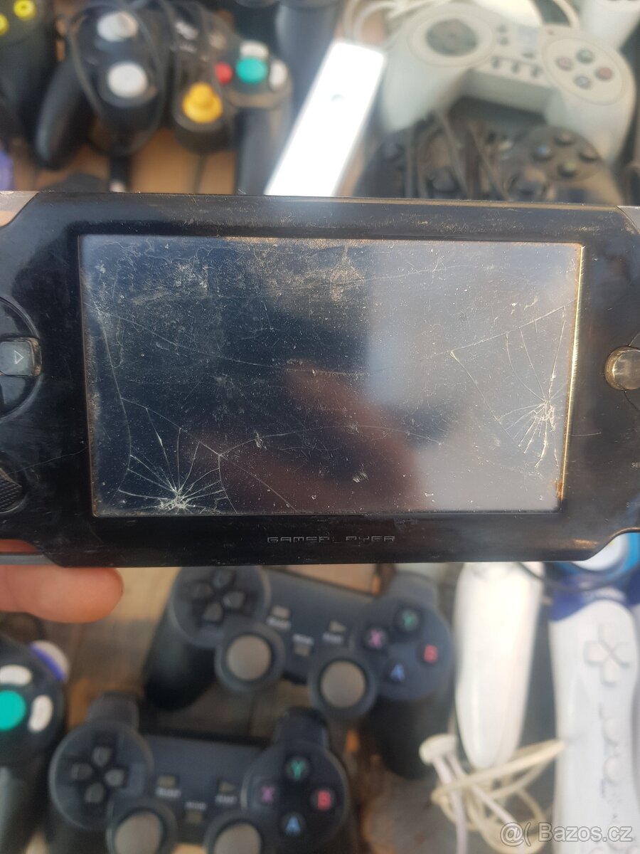 Konzole a ovladače na náhradní díly..ps2,Xbox - 7