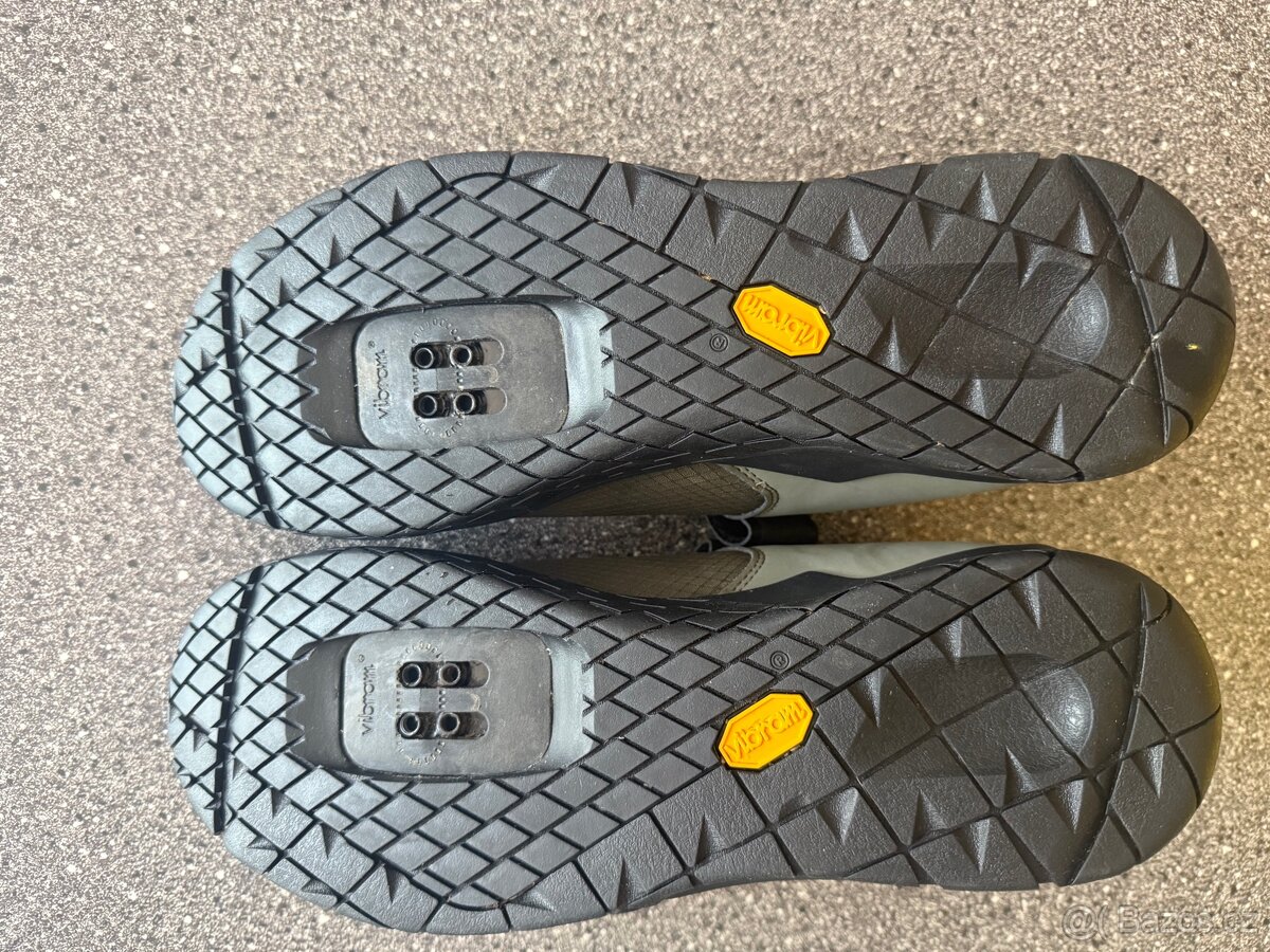 Silnični a boty na kolo - 7