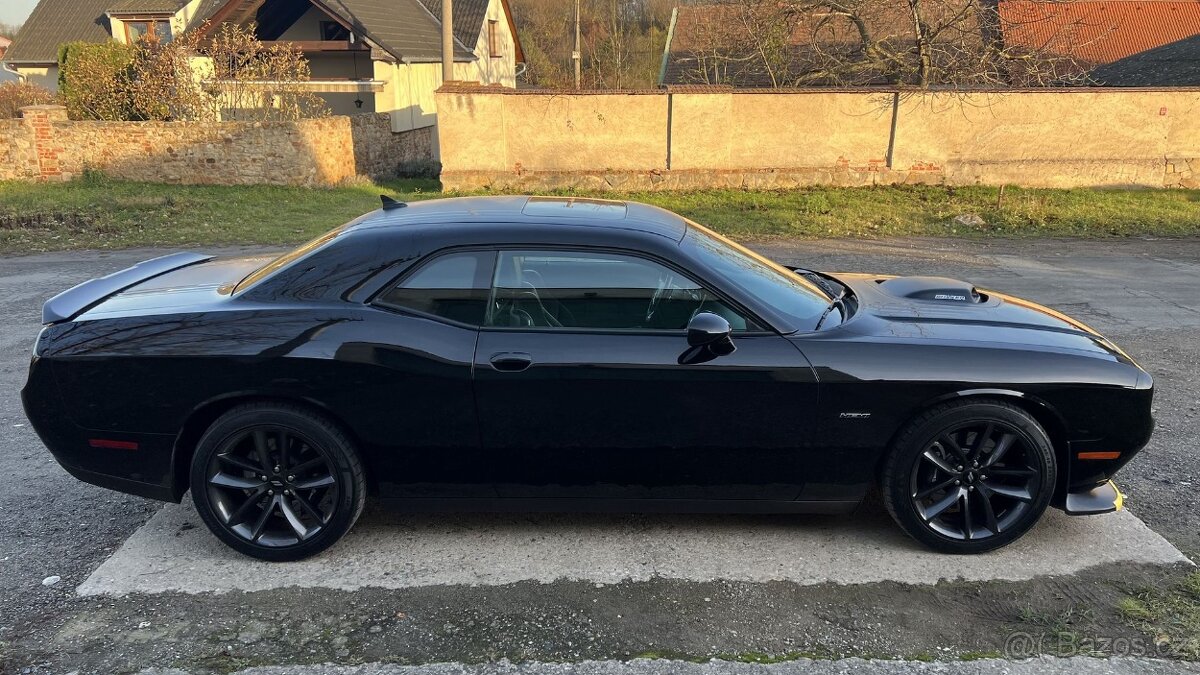 Dodge Challenger SHAKER 5.7 V8 – autopůjčovna - 7
