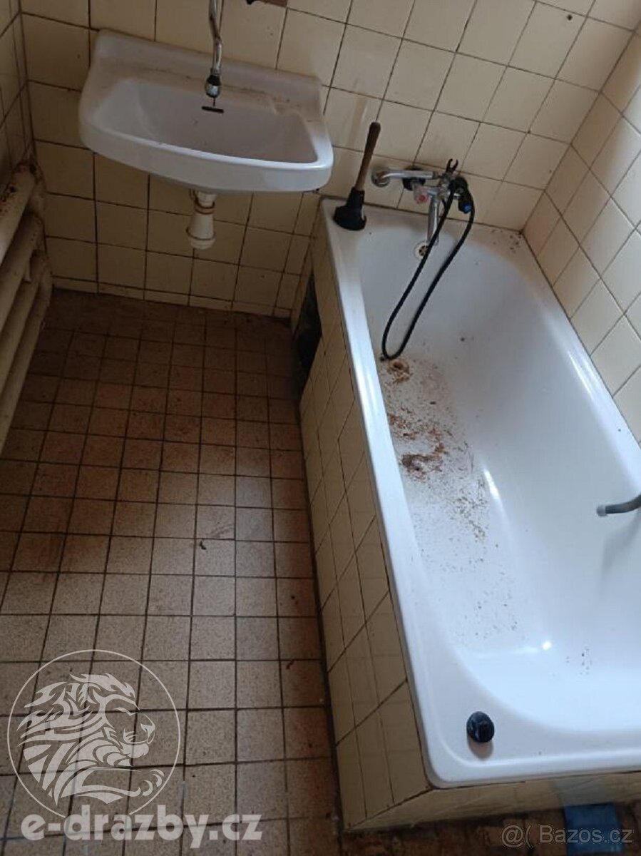 Rodinný dům 3+1 s pozemkem 774 m2 v obci Kryry, okres Louny - 7