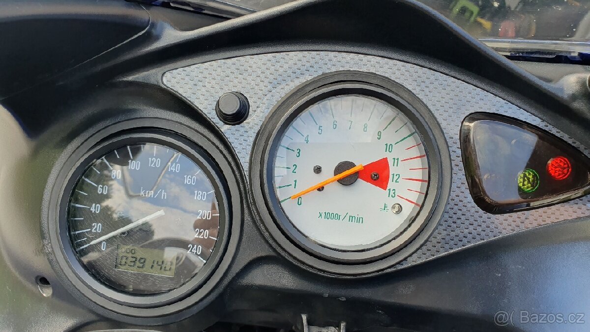Suzuki SV650S - 7