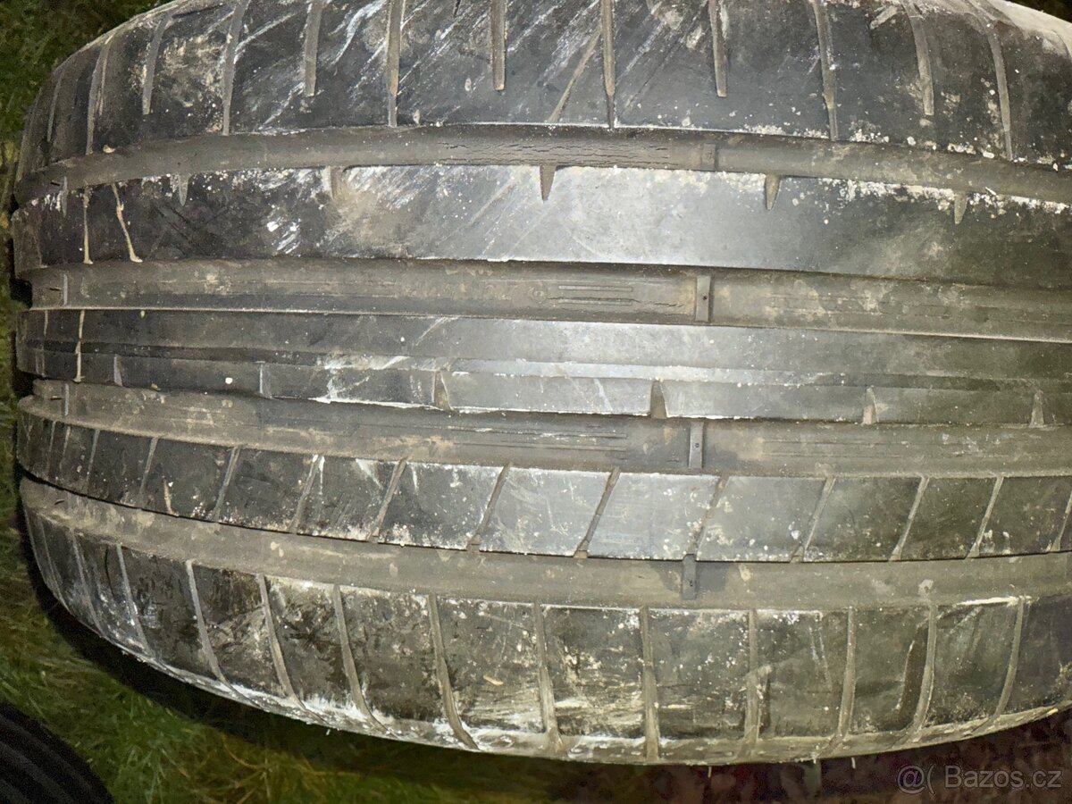 Prodam dve letni pneumatiky Dunlop 245/45 zr17 - 7