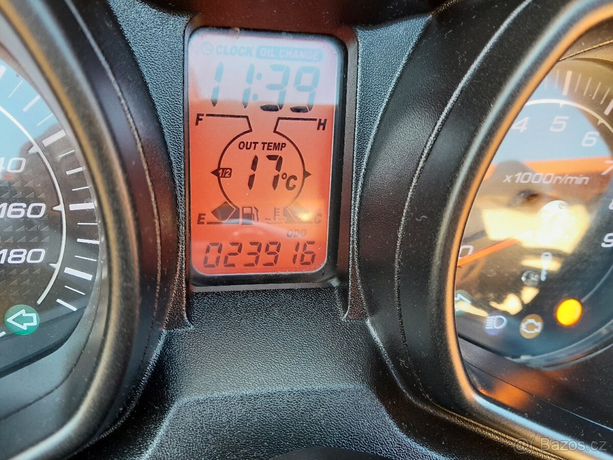 Yamaha Xmax 400, 2015, 23tis.km, ZIMNÍ CENA - 7