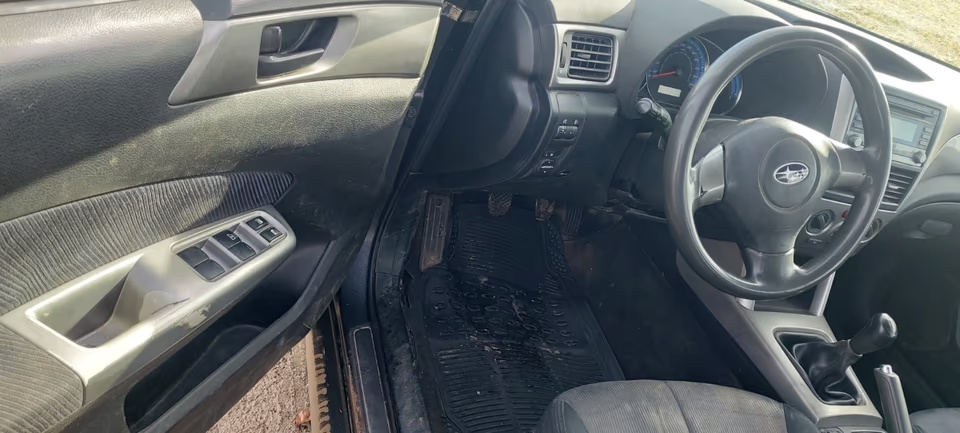 Subaru Forester SH 2.0 4x4 110kw benzín KROUPY Černý - 7