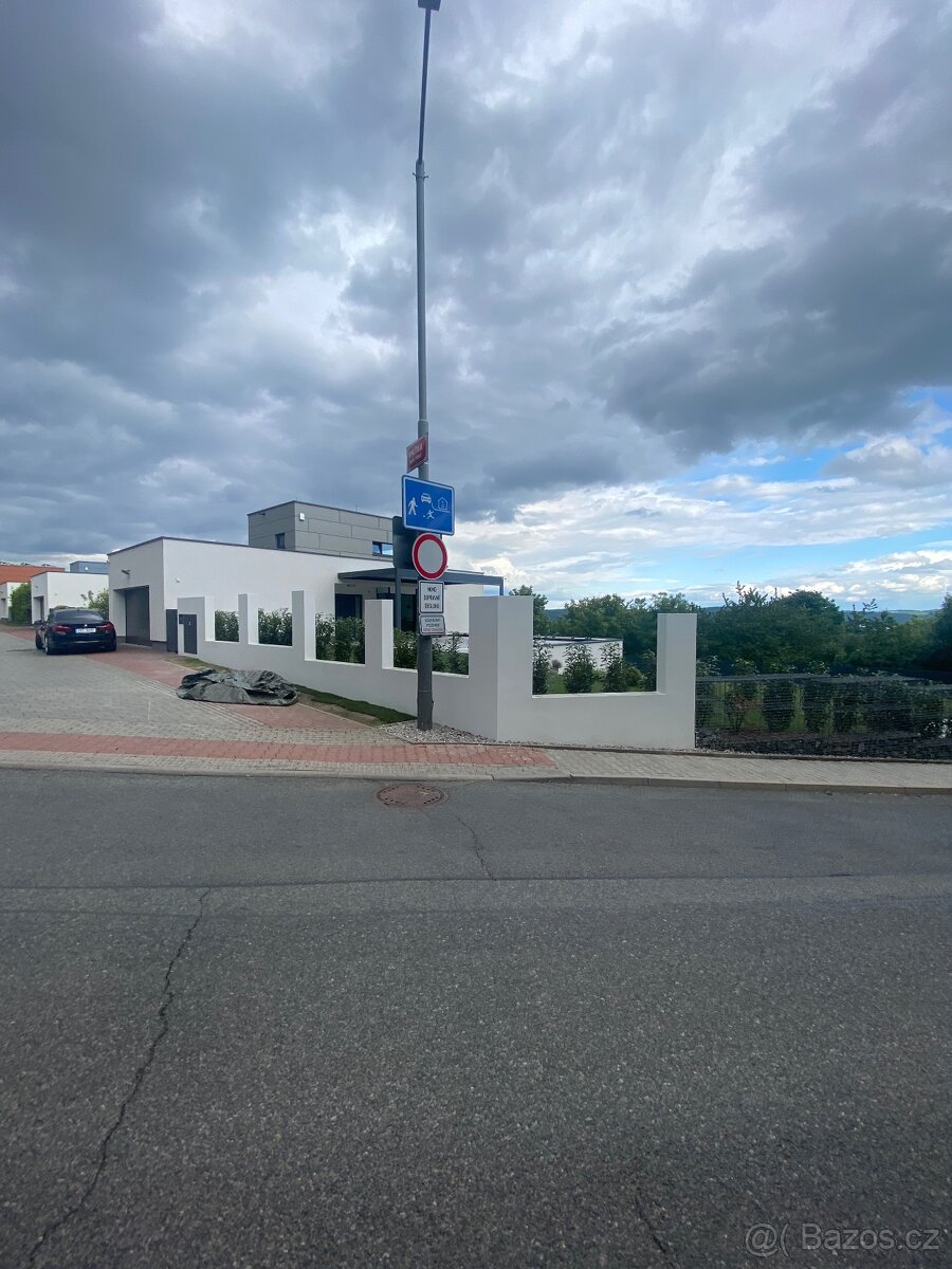 STAVÍME A REKONSTRUUJEME BYTU A KOUPELNY, PLOTU, BAZÉNY - 7