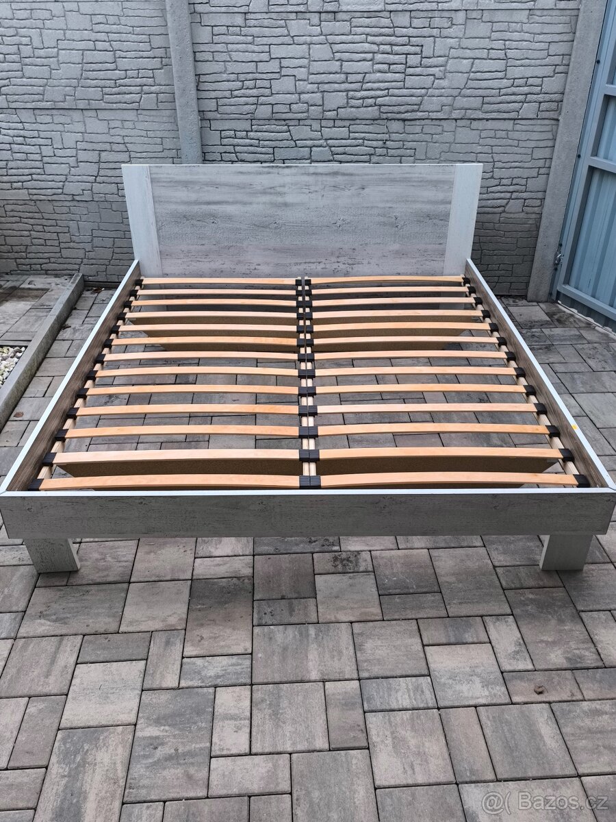 Prodám manželskou postel 180cm x 200cm - 7