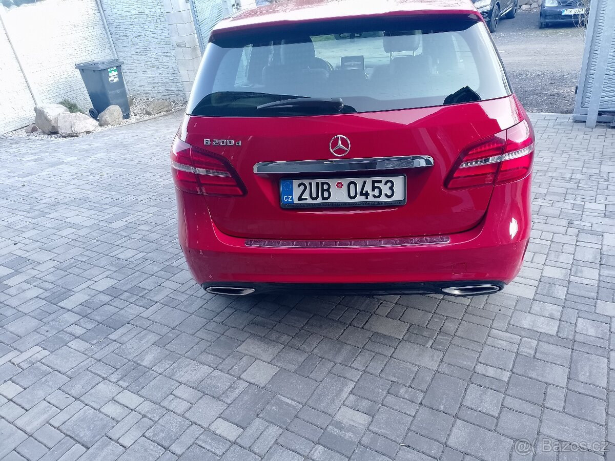 Mercedes Benz B200 AMG - 7