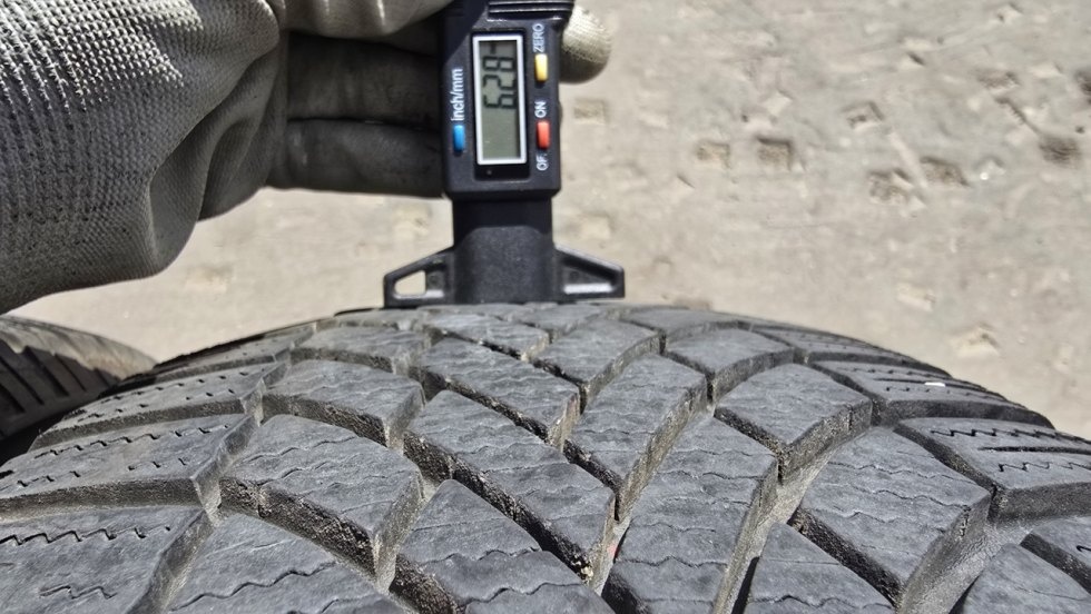 Zimní pneu 215/65/17 Bridgestone - 7