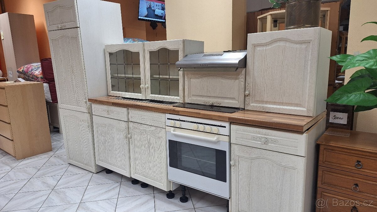 Bílá rustikální kuchyňská linka - 7