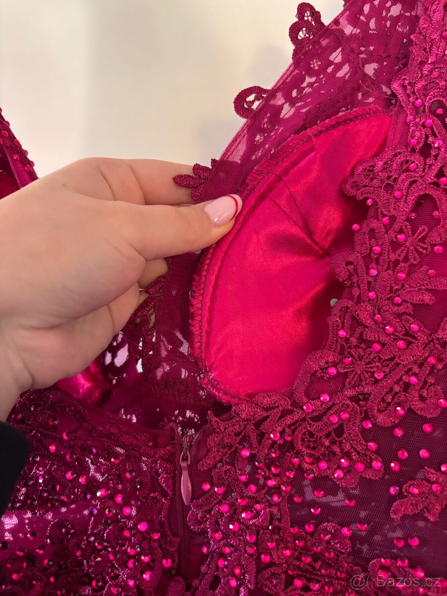 nové plesové šaty i s šátkem - 7