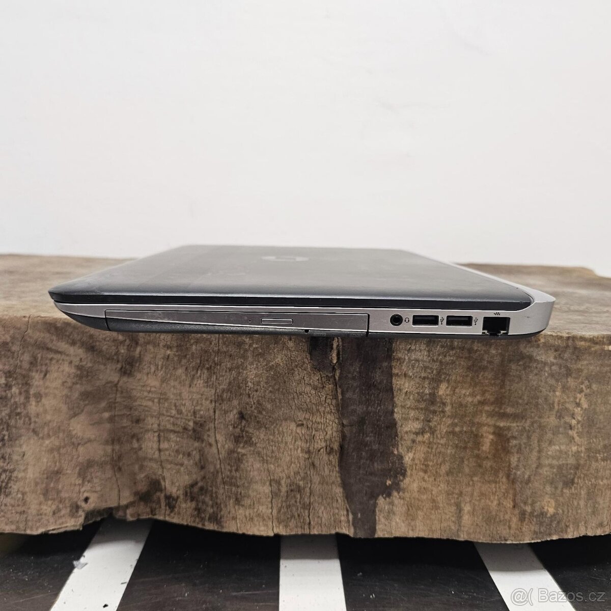 13) HP ProBook 450 G3 - i3-6100U / 8GB / 256GB / 15,6" FHD - 7