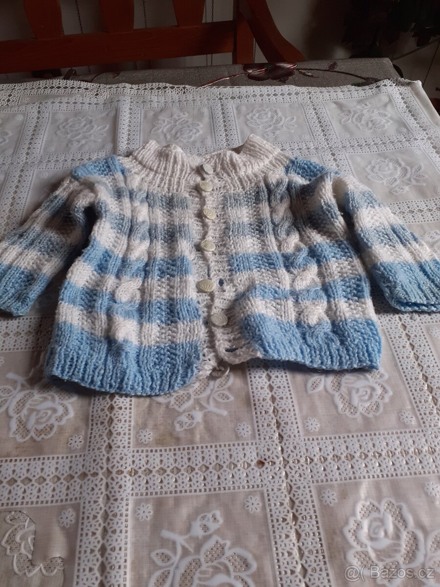 Zimní overal 3 až 6 měsíců, dupačky ,čepičky - 7