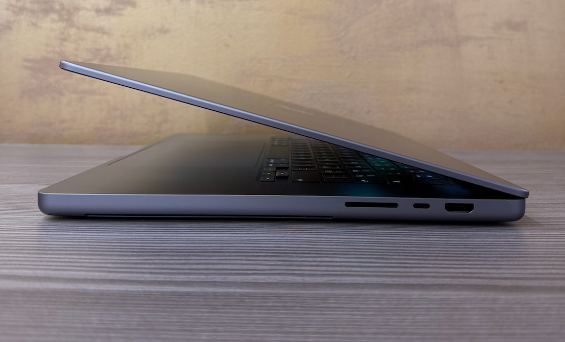 MacBook Pro 16" 2021 M1 Pro 16GB 512GB šedý - 7