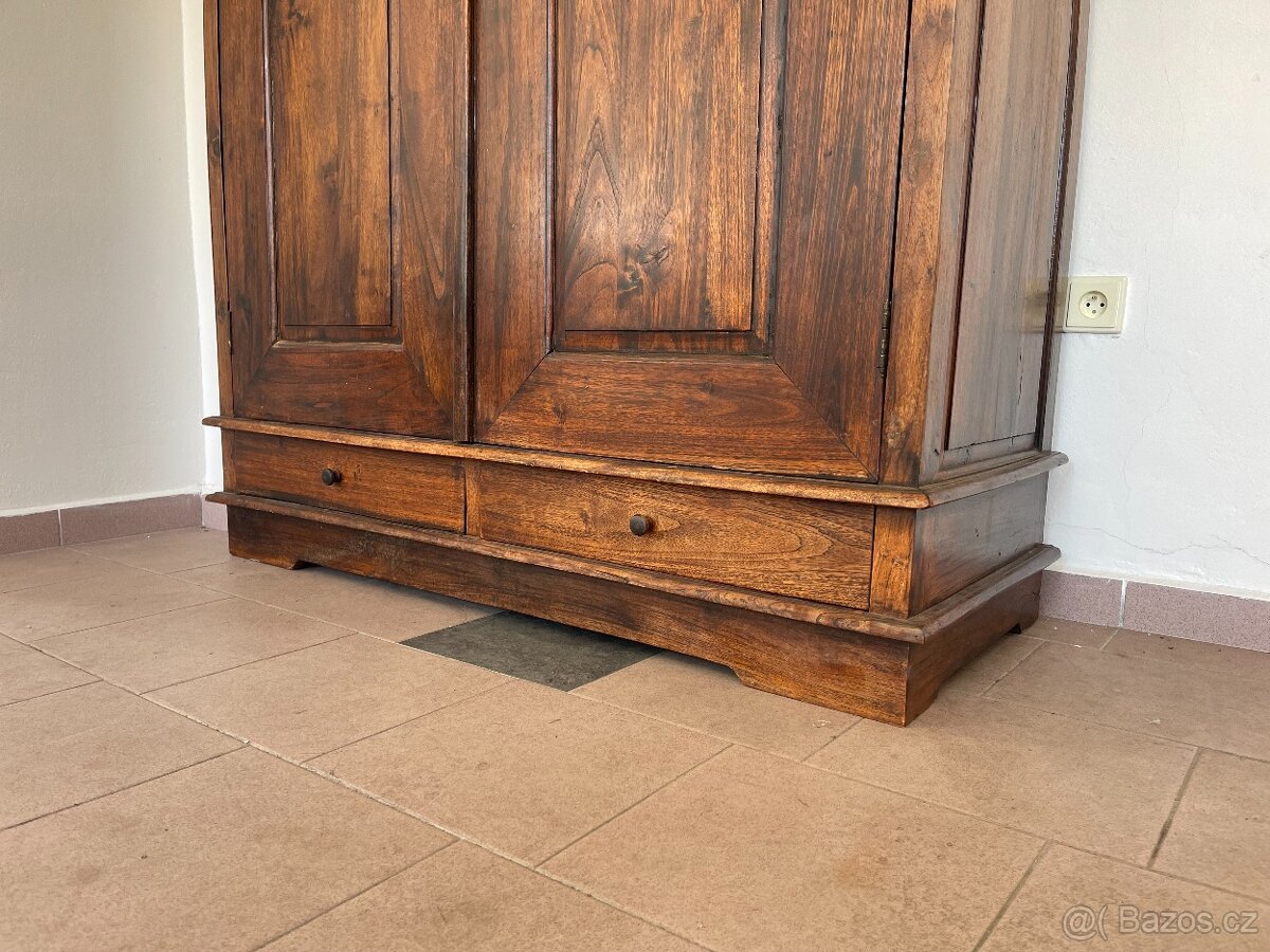 Starožitná skříň z masivu - 7