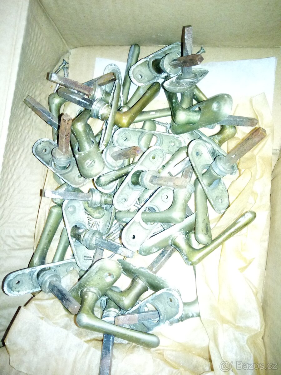 Okenní klička a - 7