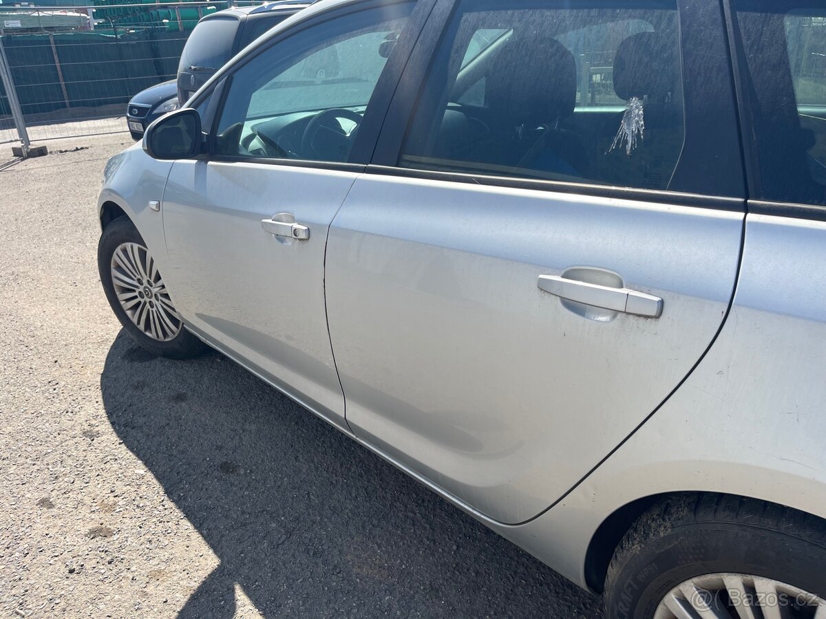 Opel Astra J - díly z vozu - 7