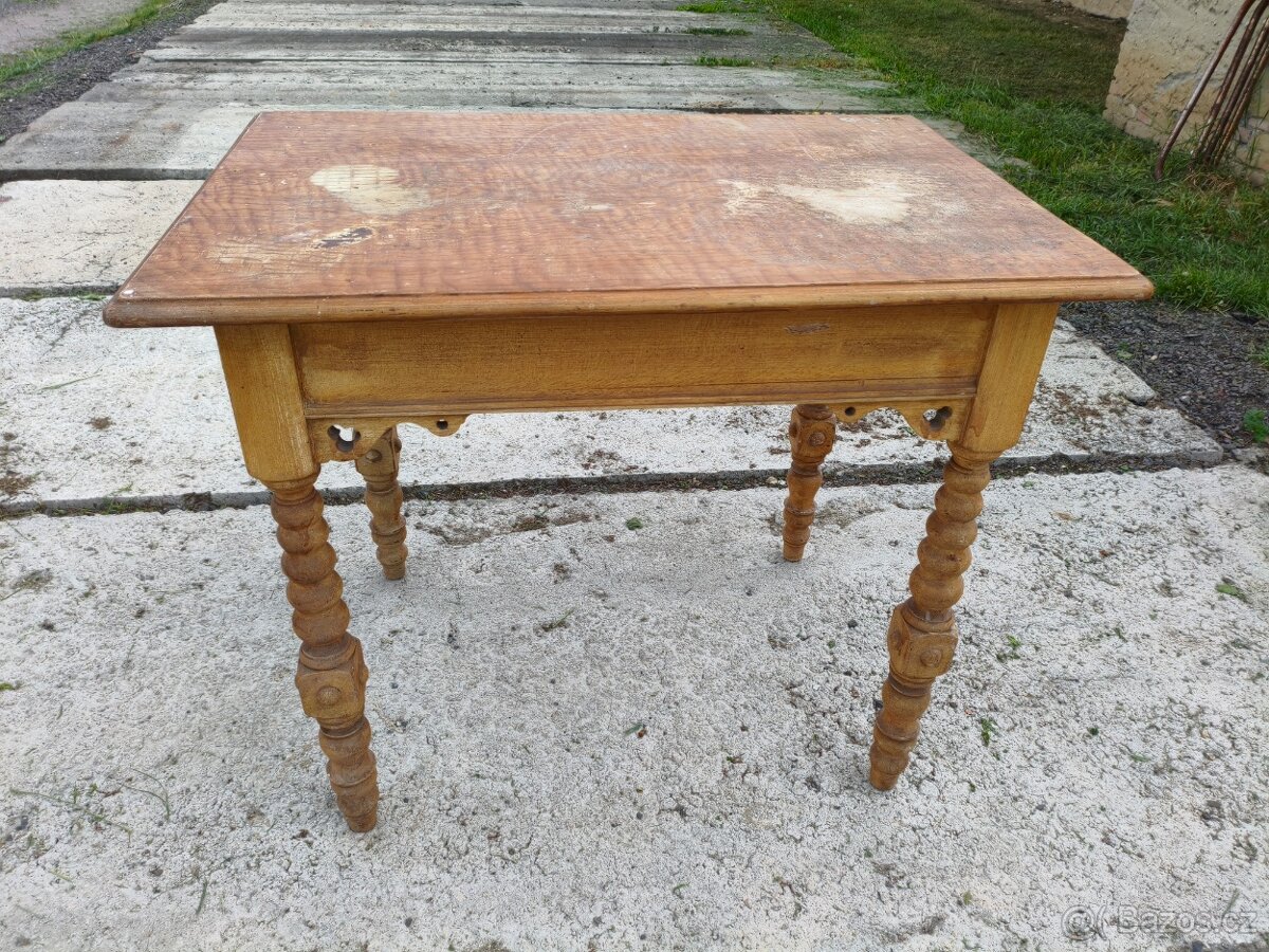 Starožitný vyřezávaný jídelní stůl - 7