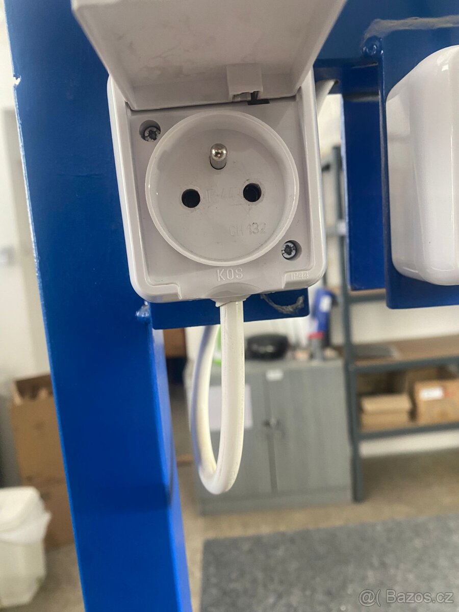 PRACOVNÍ STŮL s LED osvětlením - OSOBNÍ ODBĚR nebo dle domlu - 7