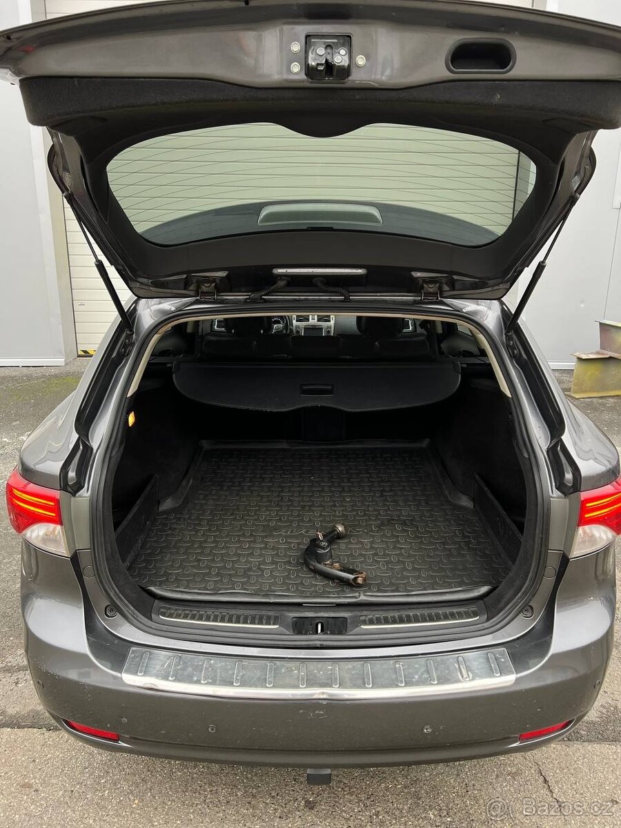 TOYOTA AVENSIS 2.2 D-4D 110 kW • 2011 • BOHATÁ VÝBAVA - 7