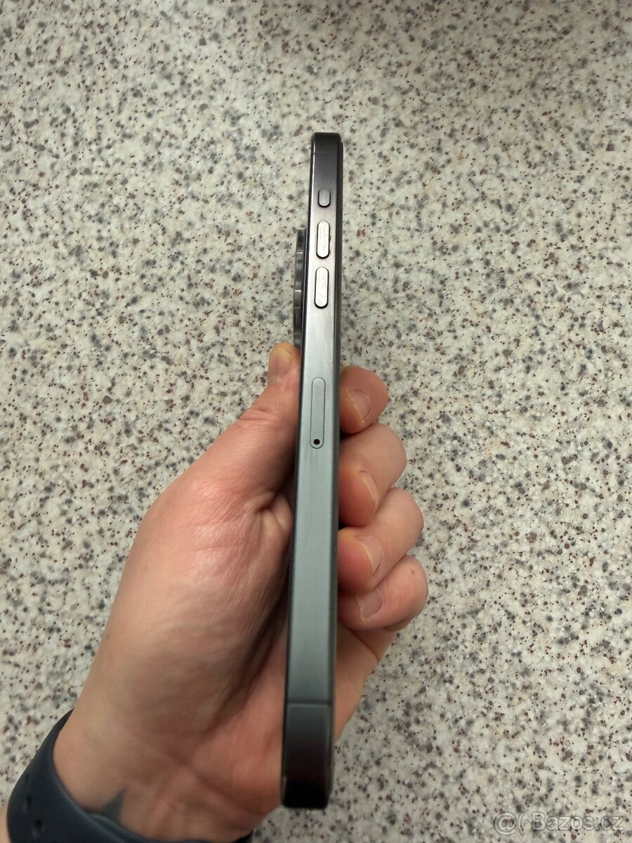 Apple iPhone 15 Pro Max 256GB černý - 7