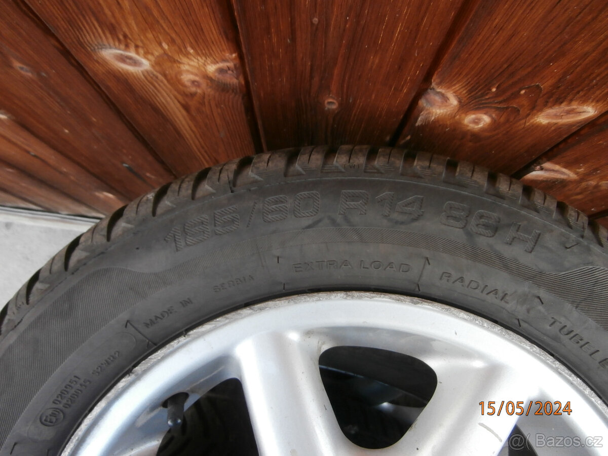 sada celoroční 185/60R 14 s orig.Alu disky vw - 7